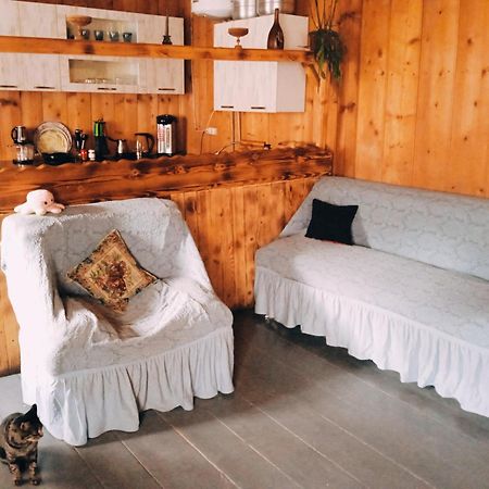 Elos Guesthouse Iprari Bagian luar foto