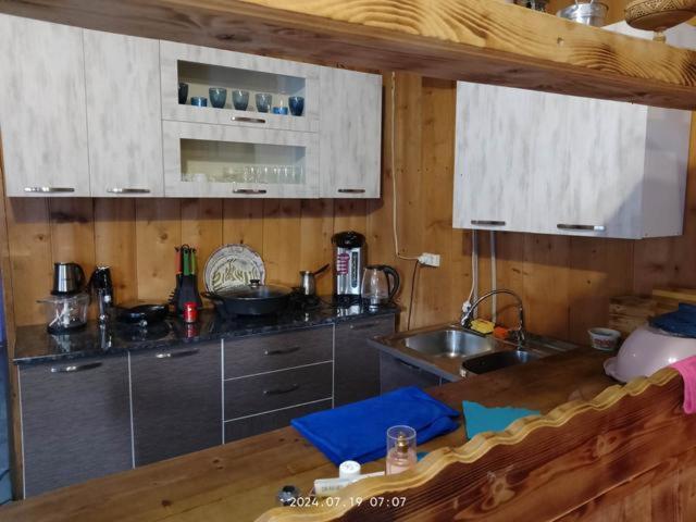 Elos Guesthouse Iprari Bagian luar foto